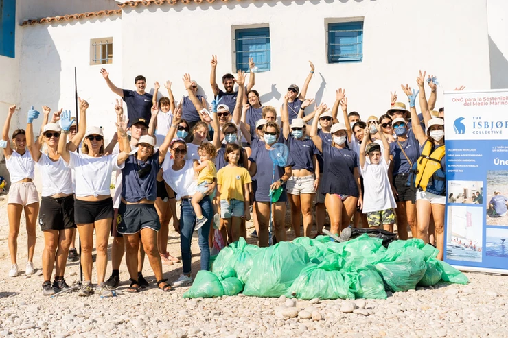 Hoy, día Mundial de la Limpieza de Playas, lo hemos celebrado en la Cala del Portichol